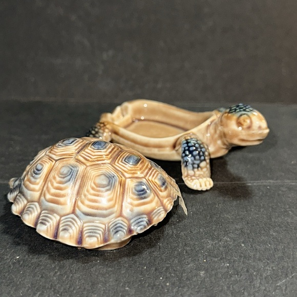 Wade Whimsies Tortoise Turtle Trinket Box w/ Lid Porcelain Vintage England - Picture 2 of 8